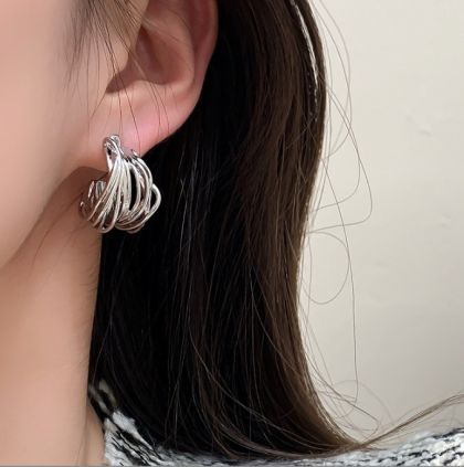 Silver vintage hollow-out metal heavy-duty C-shaped hoop earrings