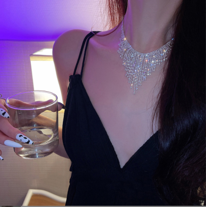 European and American style fashion, personalized and trendy design, diamond studded tassel necklace