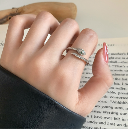 European and American retro cool style snake shaped open ring