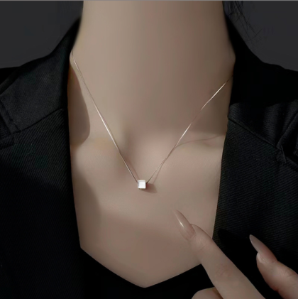 Small cube sugar necklace for women, trendy and cool style, minimalist cube clavicle chain